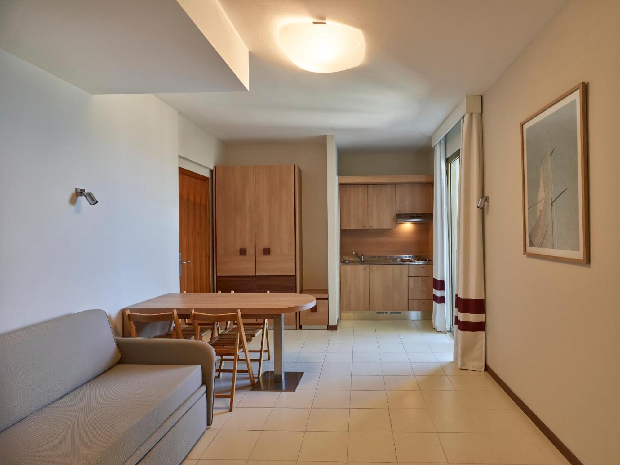 Serena Majestic Residence Montesilvano Phòng bức ảnh