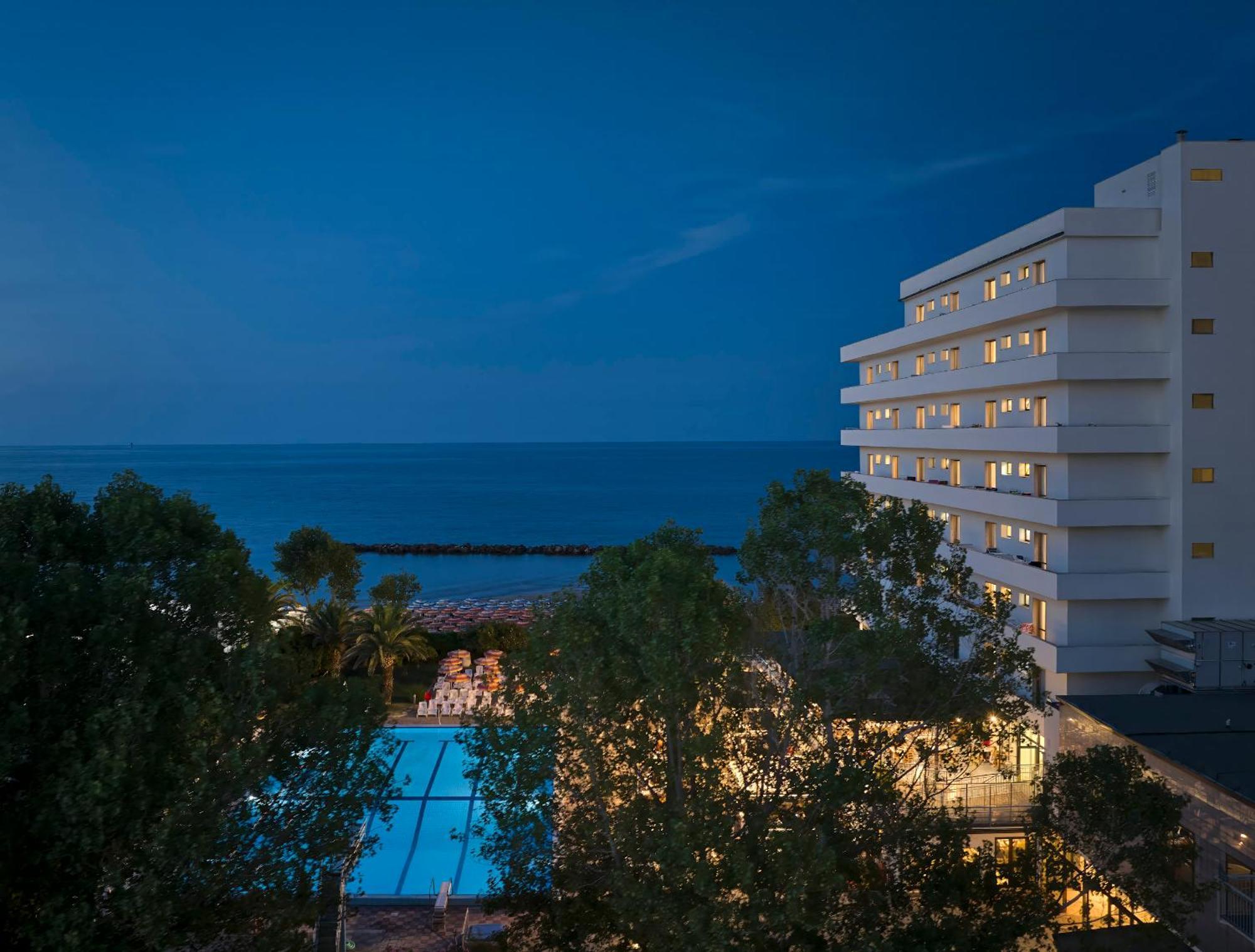 Serena Majestic Residence Montesilvano Ngoại thất bức ảnh